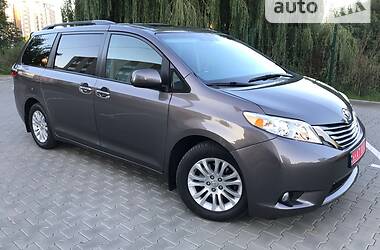 Мінівен Toyota Sienna 2017 в Луцьку