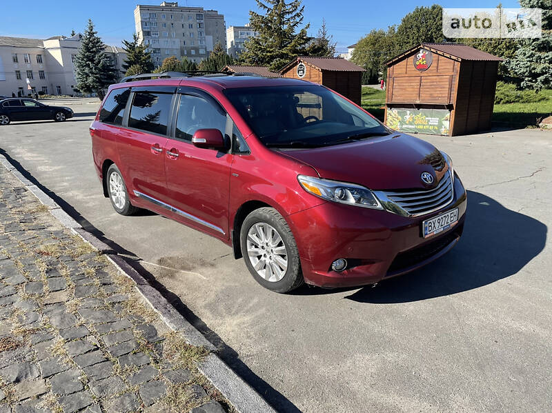 Мінівен Toyota Sienna 2016 в Шепетівці