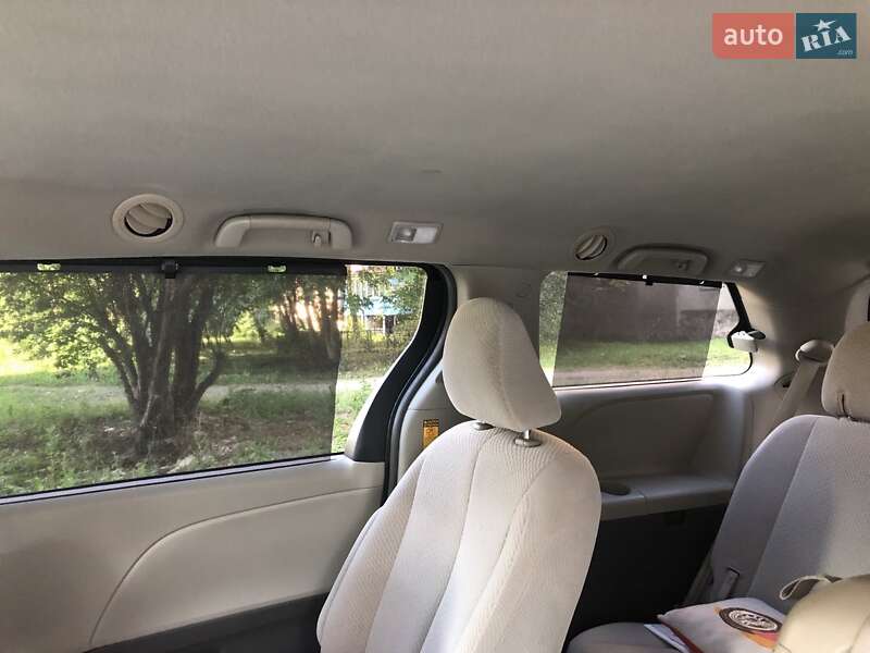 Мінівен Toyota Sienna 2013 в Івано-Франківську