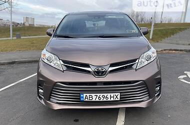 Минивэн Toyota Sienna 2019 в Виннице