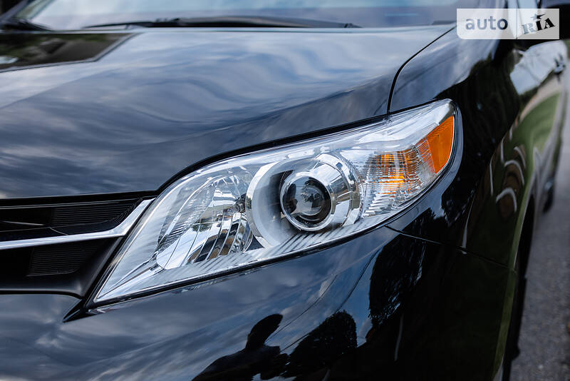 Минивэн Toyota Sienna 2018 в Киеве
