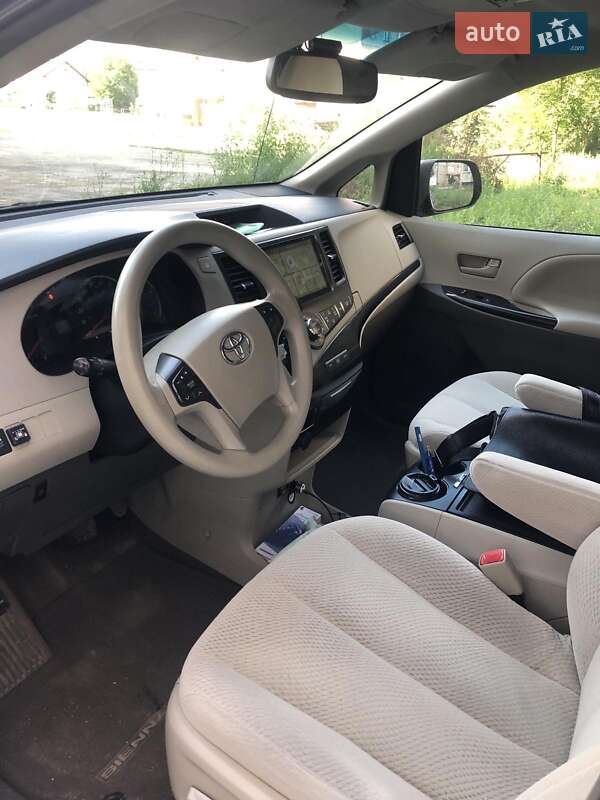Мінівен Toyota Sienna 2013 в Івано-Франківську