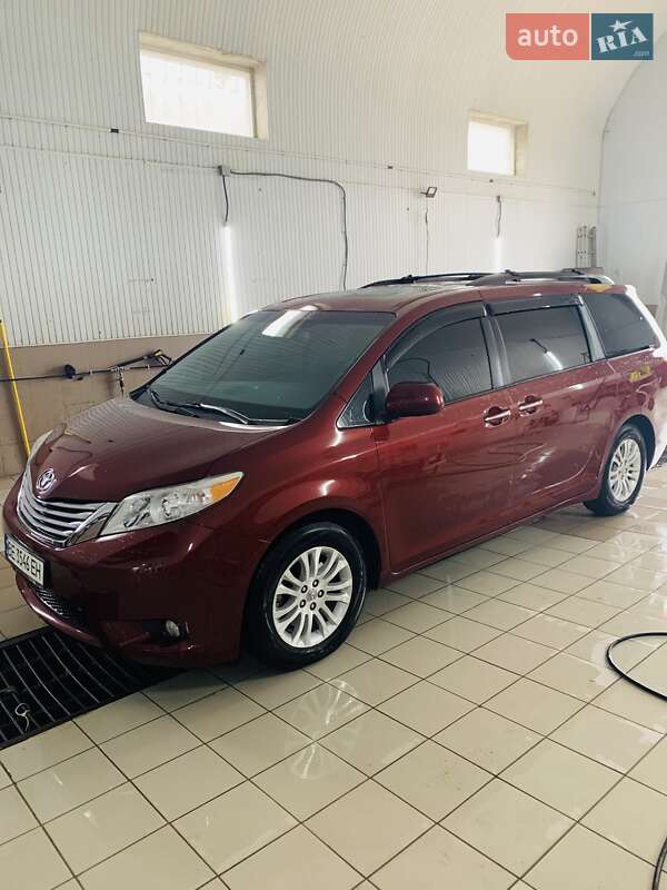 Минивэн Toyota Sienna 2017 в Николаеве
