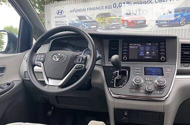 Минивэн Toyota Sienna 2018 в Киеве