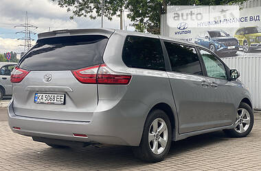 Мінівен Toyota Sienna 2018 в Києві