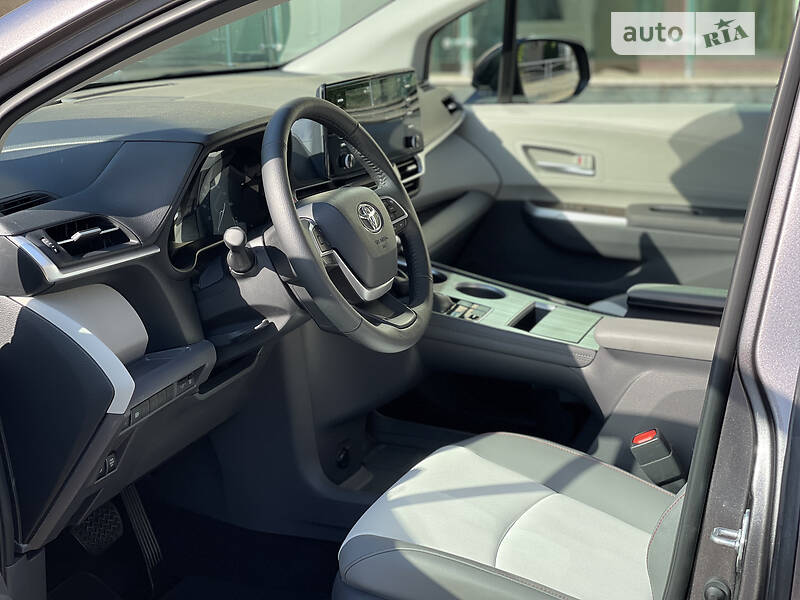 Мінівен Toyota Sienna 2020 в Одесі