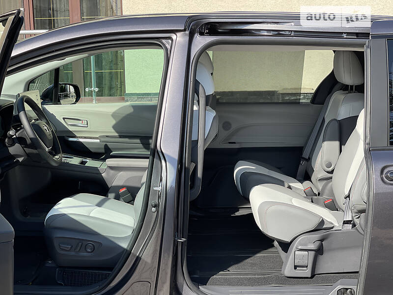 Мінівен Toyota Sienna 2020 в Одесі
