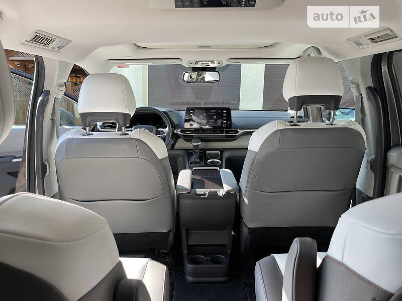 Мінівен Toyota Sienna 2020 в Одесі