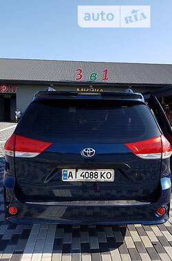 Мінівен Toyota Sienna 2011 в Боярці