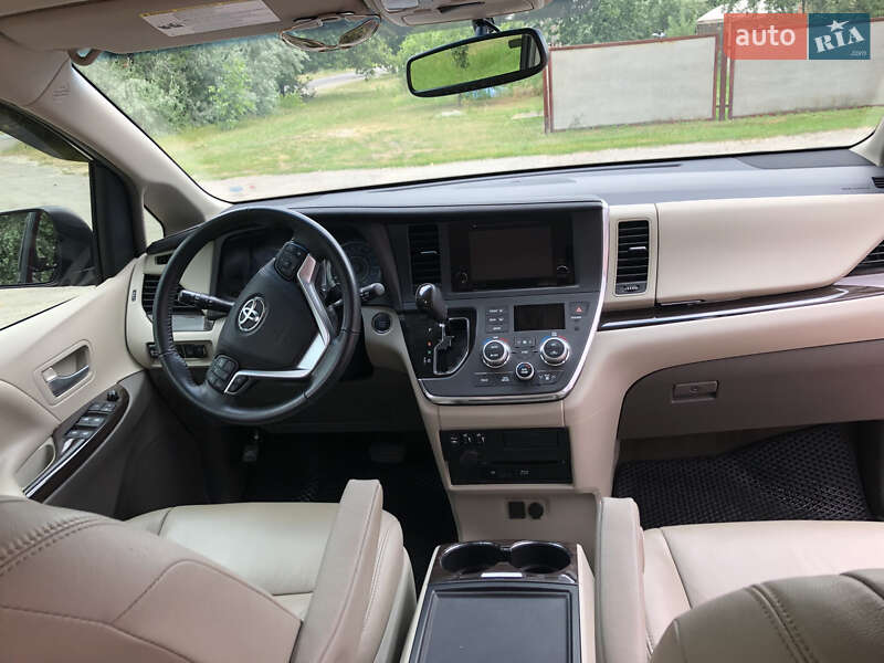 Минивэн Toyota Sienna 2016 в Кременчуге фото 8 Минивэн Toyota Sienna 2016 в Кременчуге