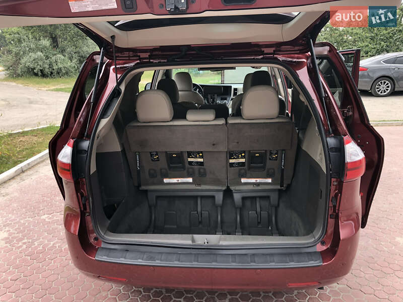 Минивэн Toyota Sienna 2016 в Кременчуге фото 11 Минивэн Toyota Sienna 2016 в Кременчуге