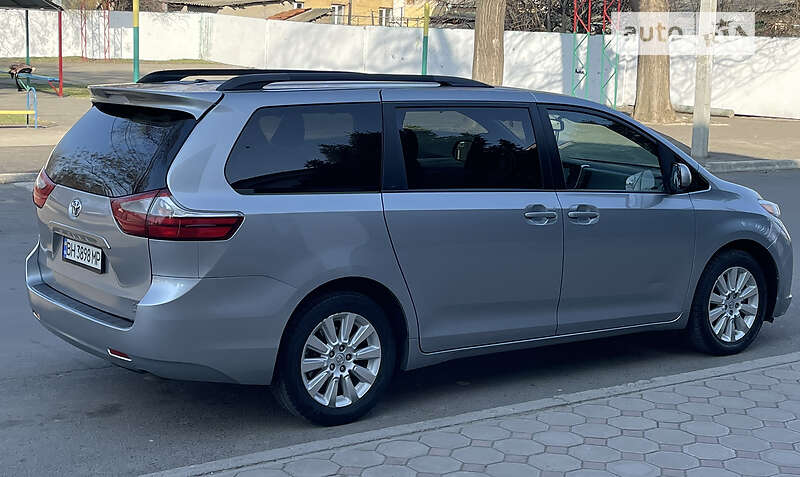 Мінівен Toyota Sienna 2015 в Ізмаїлі