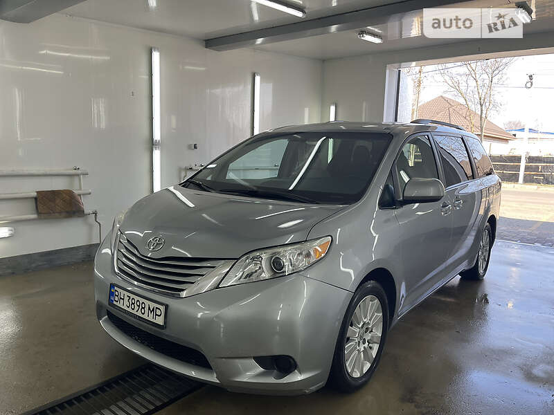 Мінівен Toyota Sienna 2015 в Ізмаїлі