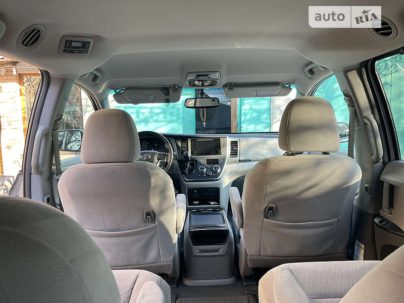 Мінівен Toyota Sienna 2015 в Ізмаїлі