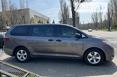 Мінівен Toyota Sienna 2015 в Одесі