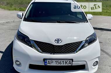 Мінівен Toyota Sienna 2015 в 