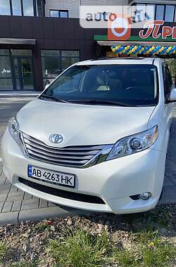 Минивэн Toyota Sienna 2017 в Виннице