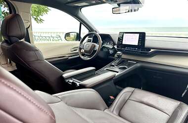 Минивэн Toyota Sienna 2020 в 