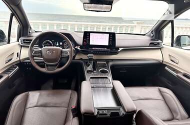 Минивэн Toyota Sienna 2020 в 