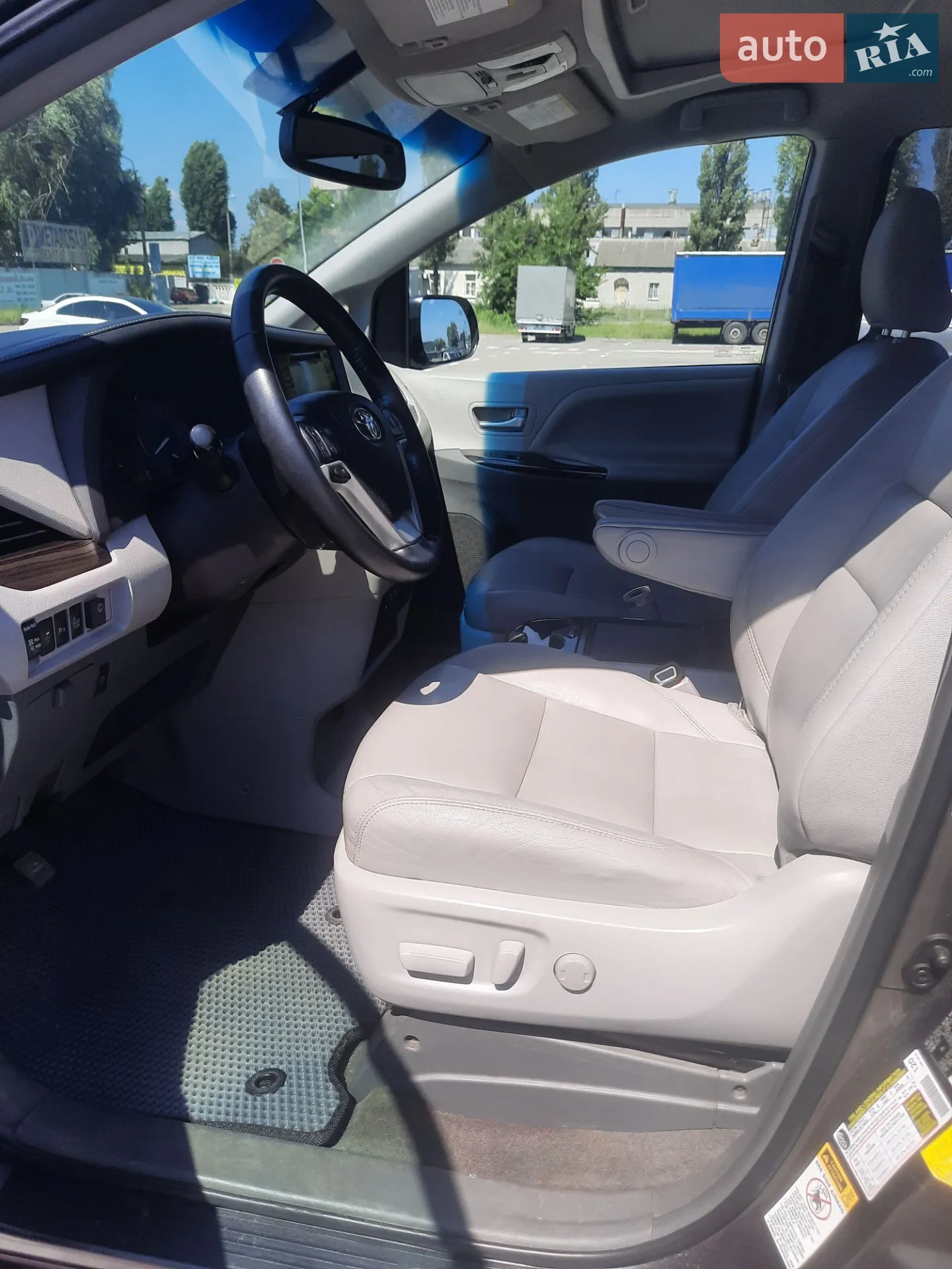 2015 Toyota Sienna - мініатюра 11