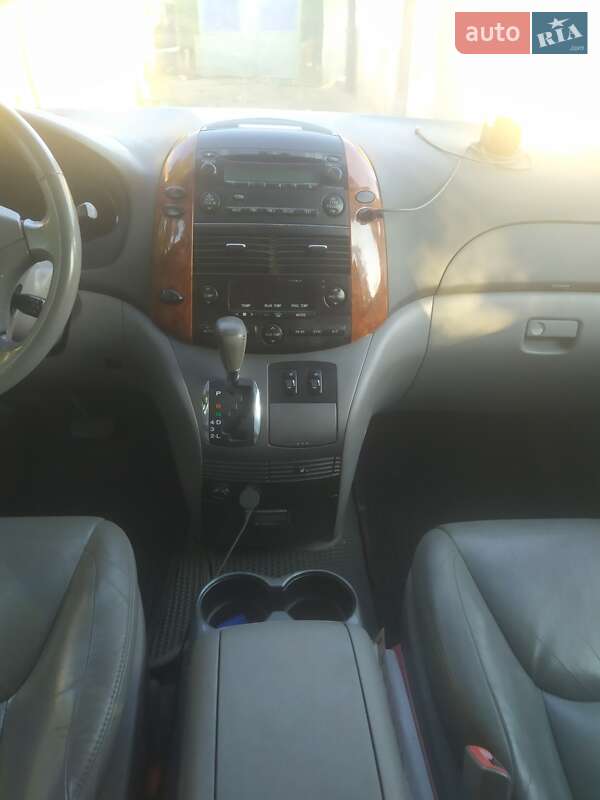 Мінівен Toyota Sienna 2005 в Лозовій