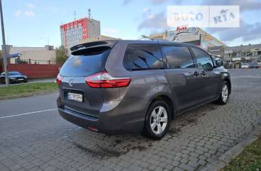 Мінівен Toyota Sienna 2015 в Львові