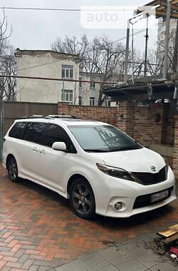 Мінівен Toyota Sienna 2017 в Одесі