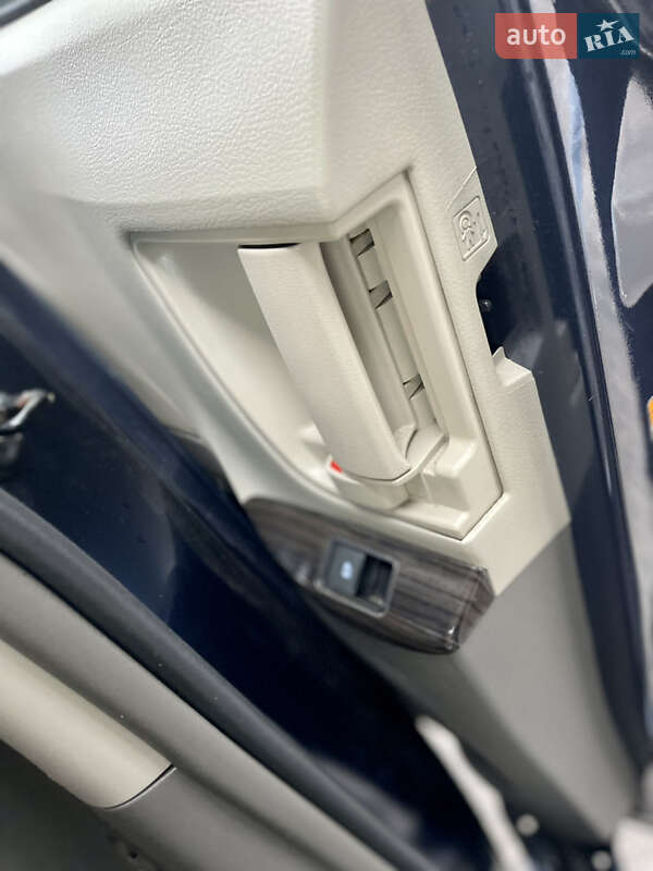 Мінівен Toyota Sienna 2019 в Умані