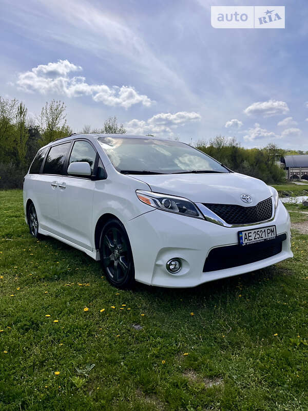 Минивэн Toyota Sienna 2016 в Днепре