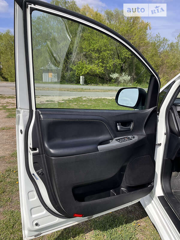 Минивэн Toyota Sienna 2016 в Днепре