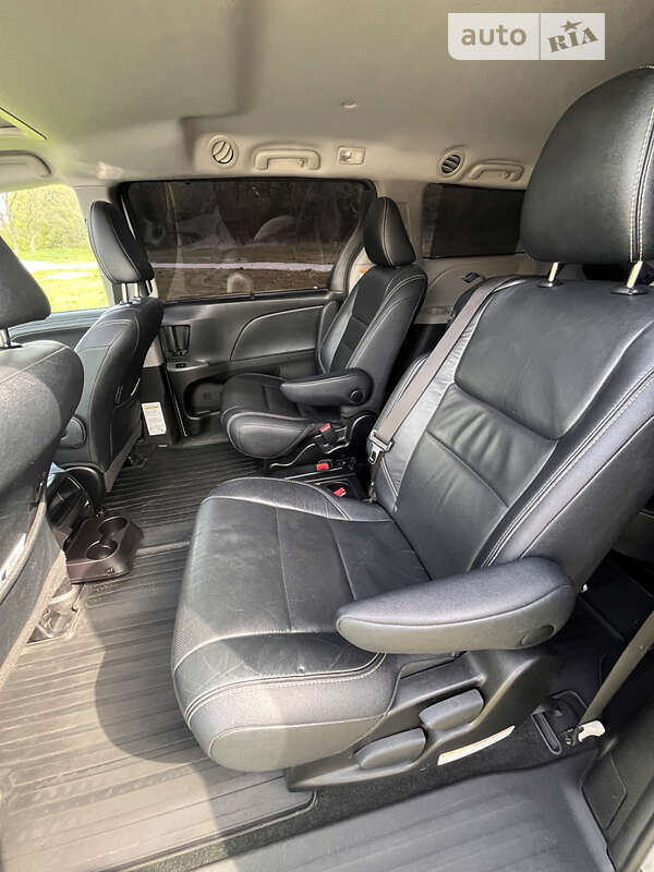 Минивэн Toyota Sienna 2016 в Днепре