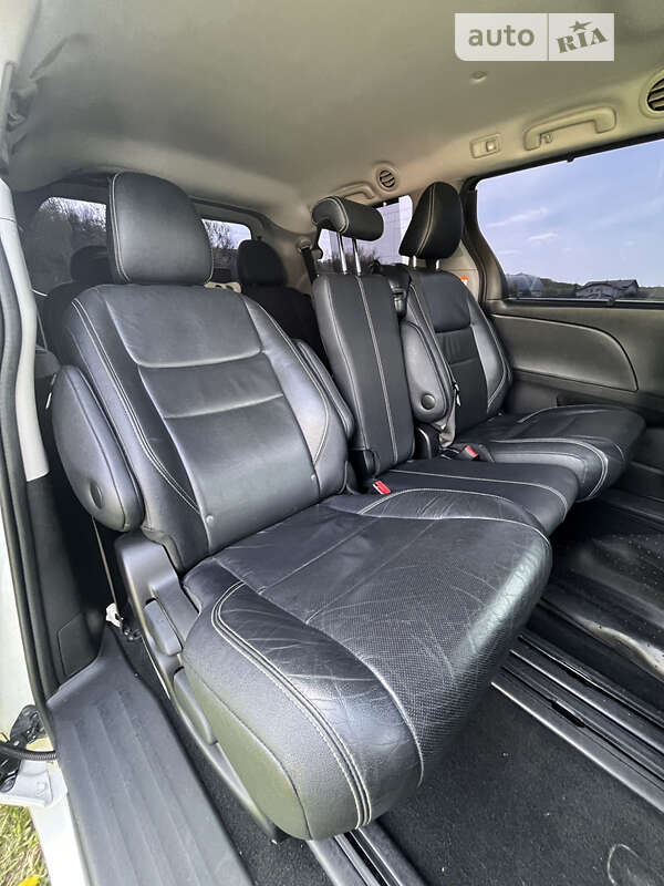 Минивэн Toyota Sienna 2016 в Днепре