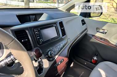 Минивэн Toyota Sienna 2014 в Запорожье