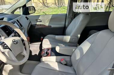 Мінівен Toyota Sienna 2014 в Запоріжжі