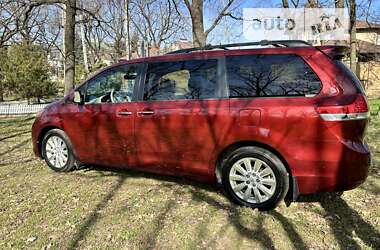 Минивэн Toyota Sienna 2014 в Запорожье