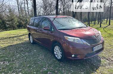 Мінівен Toyota Sienna 2014 в Запоріжжі