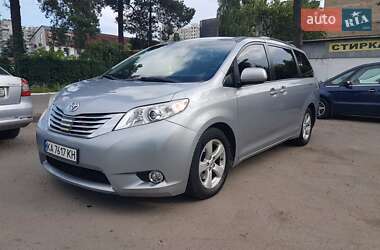 Минивэн Toyota Sienna 2015 в Киеве