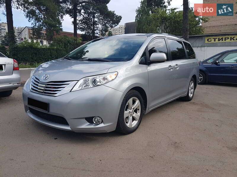 Минивэн Toyota Sienna 2015 в Киеве