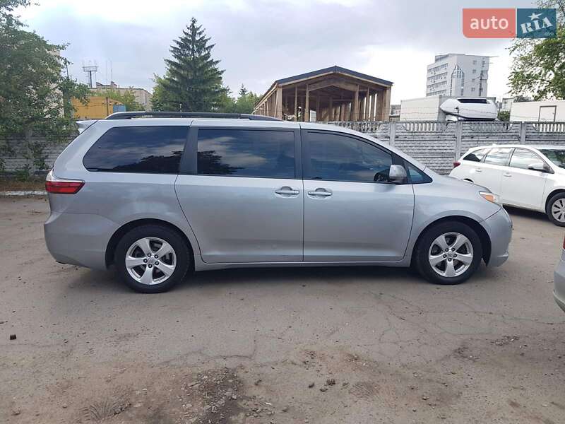 Минивэн Toyota Sienna 2015 в Киеве