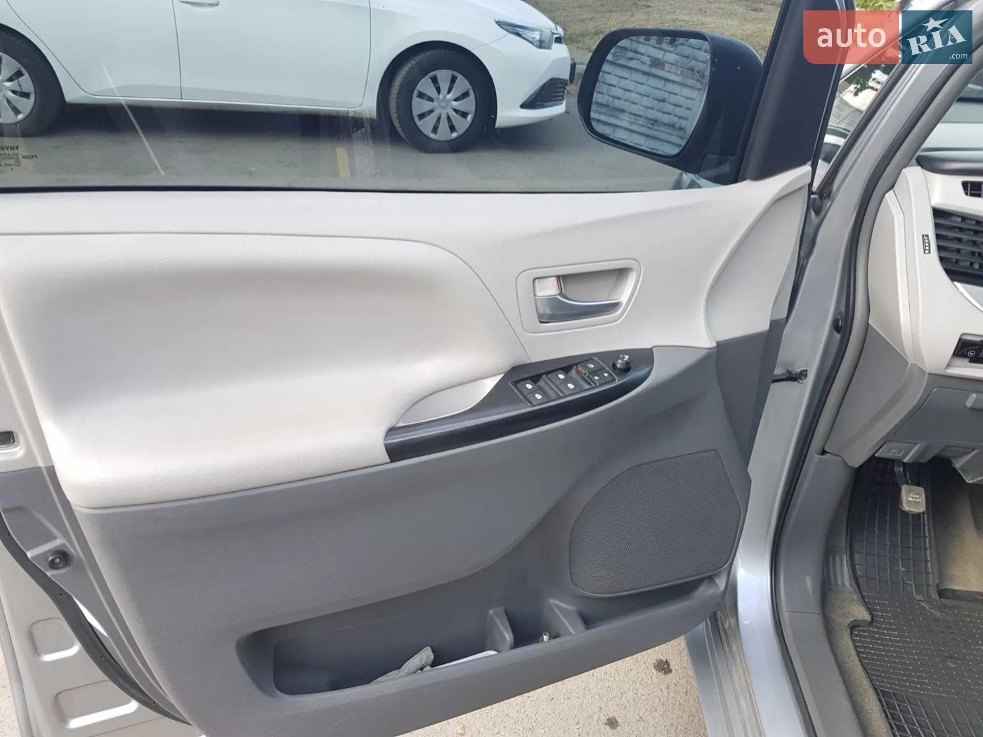 2015 Toyota Sienna - мініатюра 17