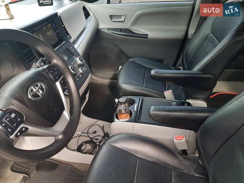 Минивэн Toyota Sienna 2015 в Киеве