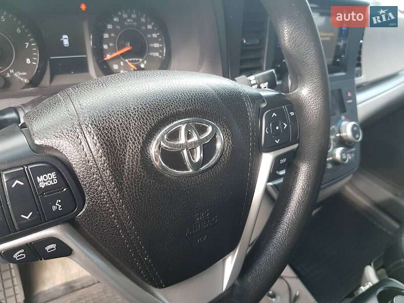Минивэн Toyota Sienna 2015 в Киеве