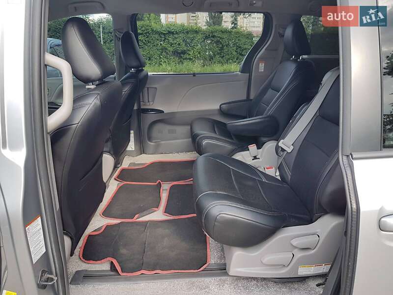 Минивэн Toyota Sienna 2015 в Киеве