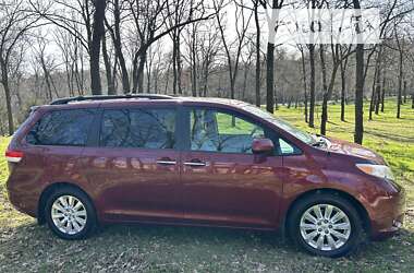 Мінівен Toyota Sienna 2014 в Запоріжжі