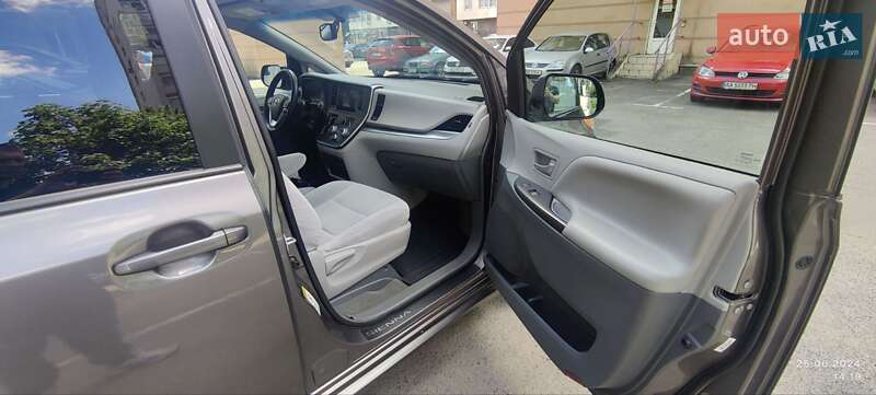 Минивэн Toyota Sienna 2016 в Киеве
