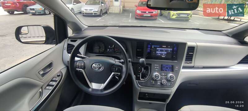 Минивэн Toyota Sienna 2016 в Киеве