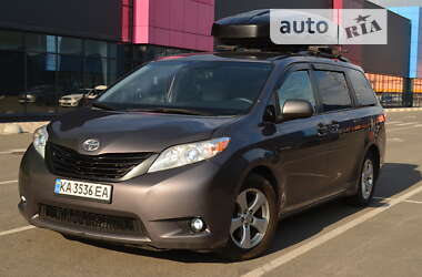 Минивэн Toyota Sienna 2015 в Киеве