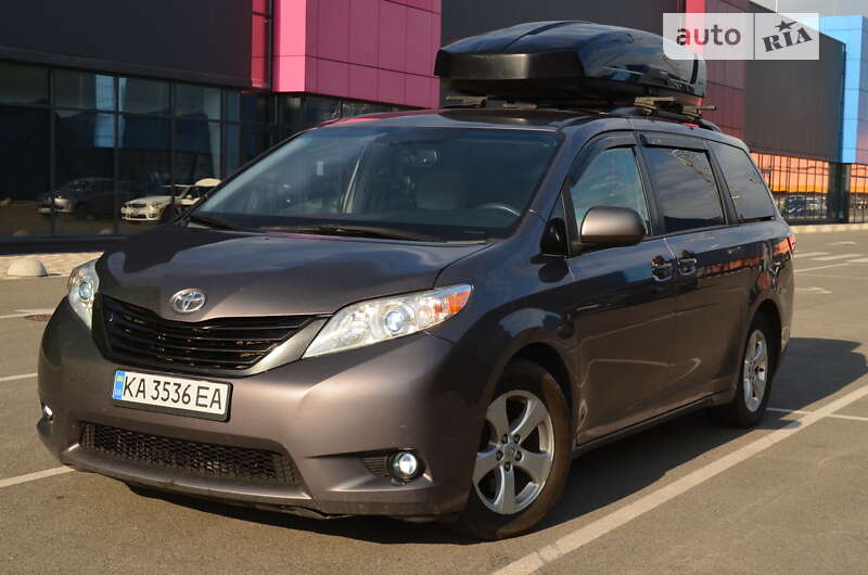 Минивэн Toyota Sienna 2015 в Киеве