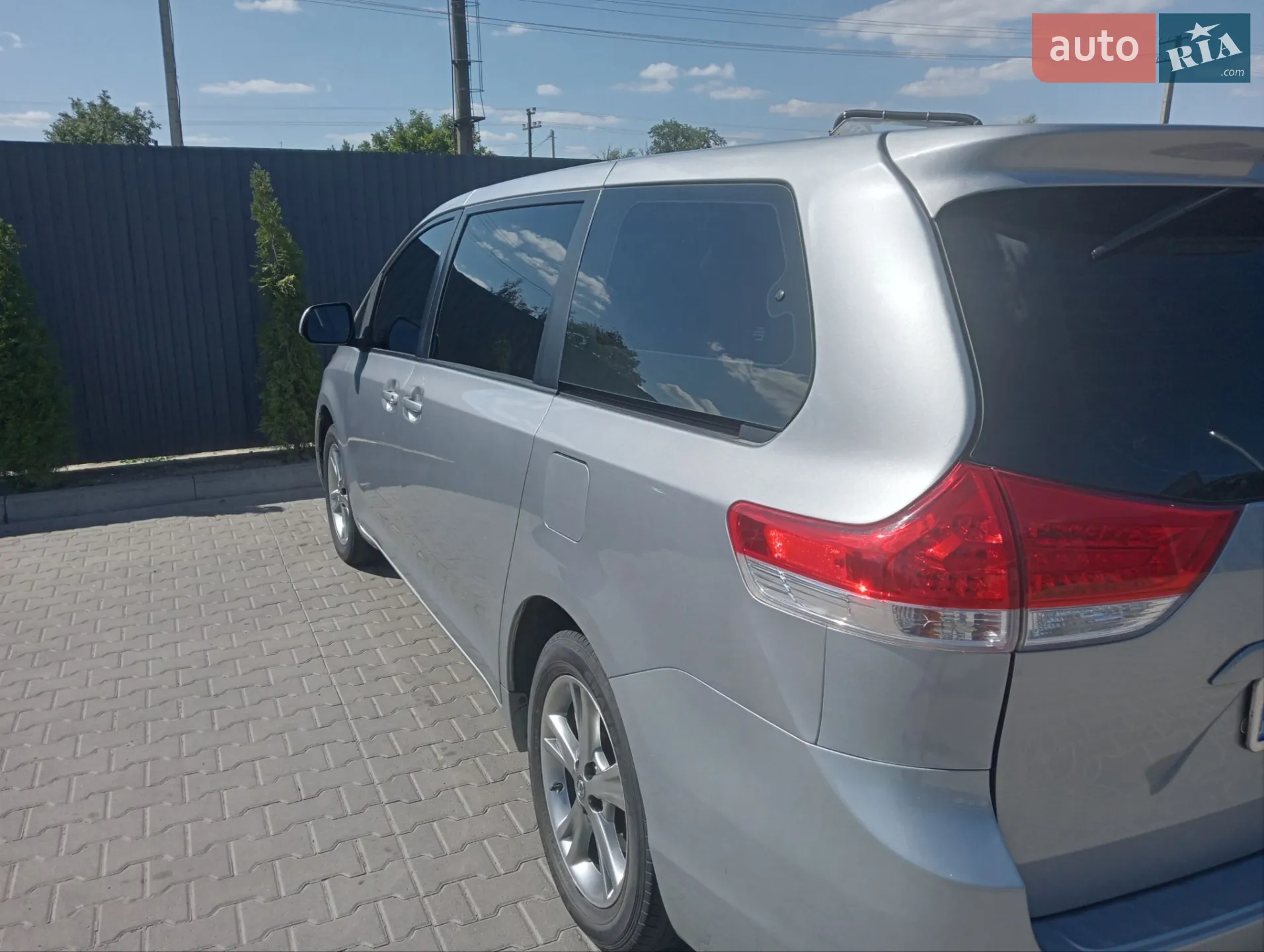 2010 Toyota Sienna - мініатюра 13