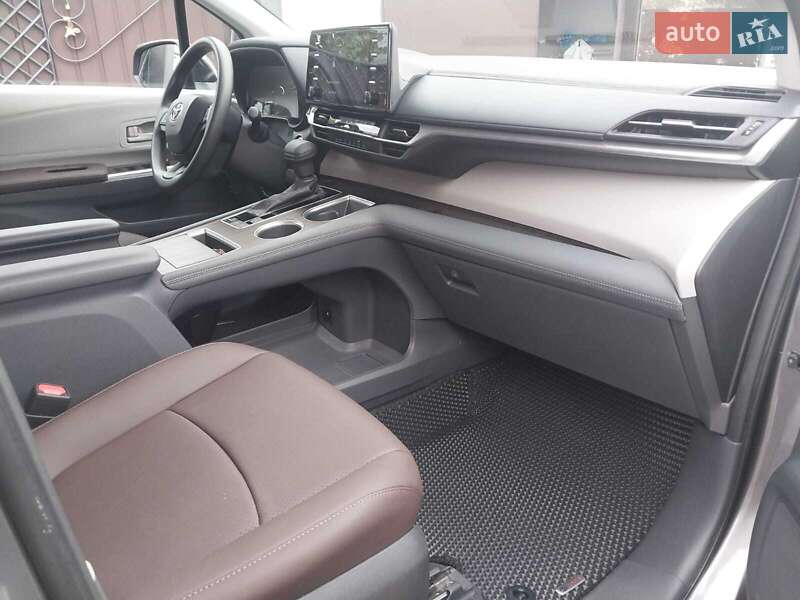 Минивэн Toyota Sienna 2021 в Овидиополе